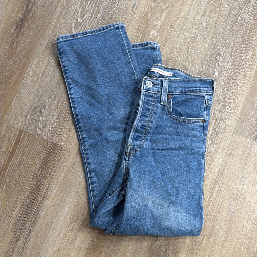 Levi's ribcage Straight Ankle Jeans Timeless Style